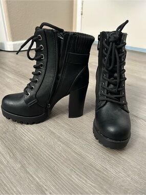 Dream Pairs Black Lace-Up Platform Block Heel Ankle Boots